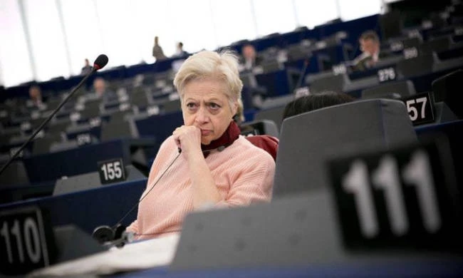 Η Κύπρια ευρωβουλευτής που «ξεγύμνωσε» το Ευρωκοινοβούλιο για τα δικαιώματα της ελληνικής μειονότητας (βίντεο)